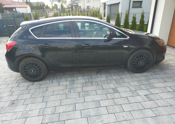 Opel Astra cena 21000 przebieg: 262336, rok produkcji 2015 z Łódź małe 56